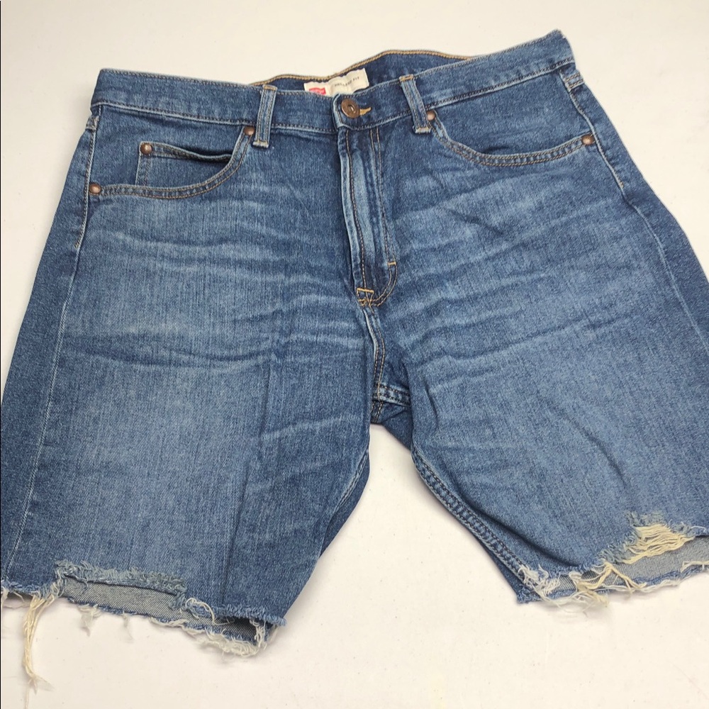 LIKE NEW MENS WRANGLER RELAXED FIT FACTORY JEAN CUTOFFS W32 ⭐️